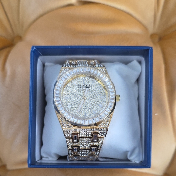 montres prestige Other - Montres Prestige Gold and Crystal Men's Watch